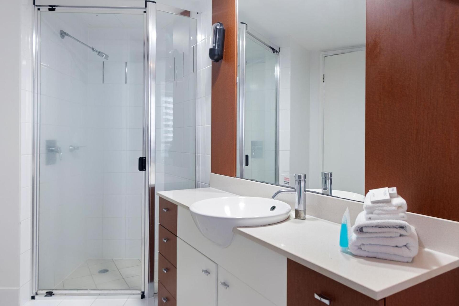 Chevron Renaissance Two Bedroom Ocean Views - Coasthm Gold Coast