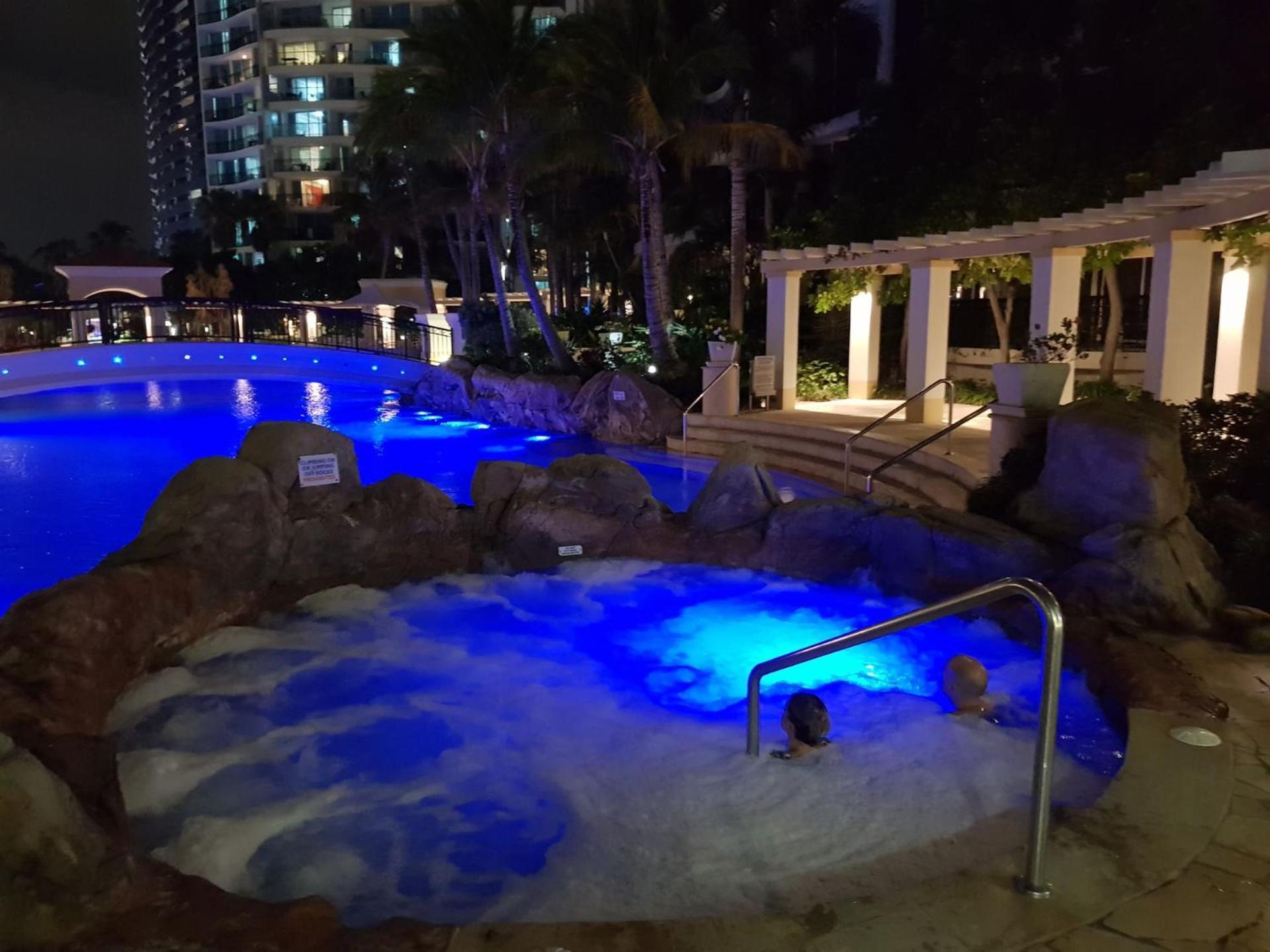 Chevron Renaissance Two Bedroom Ocean Views - Coasthm * Gold Coast